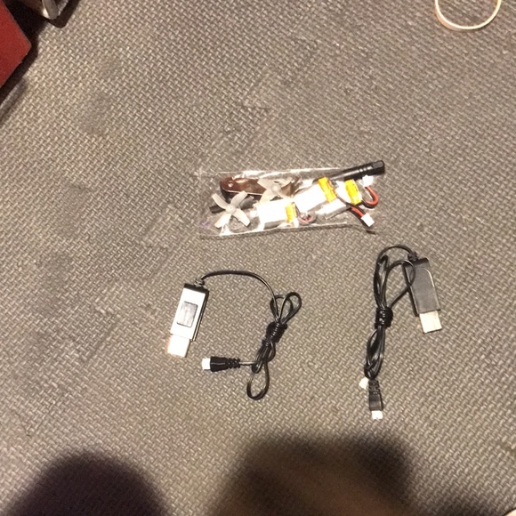 Two mini drones - Picture 2 of 2